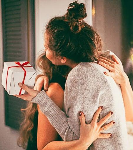 7 Personalised Mother’s Day Gifts to Make Your Mom Smile - Travelsleek